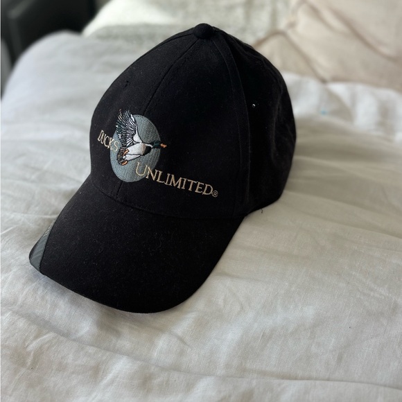 Ducks Unlimited Black Cap Adjustable back Strap - Picture 2 of 5